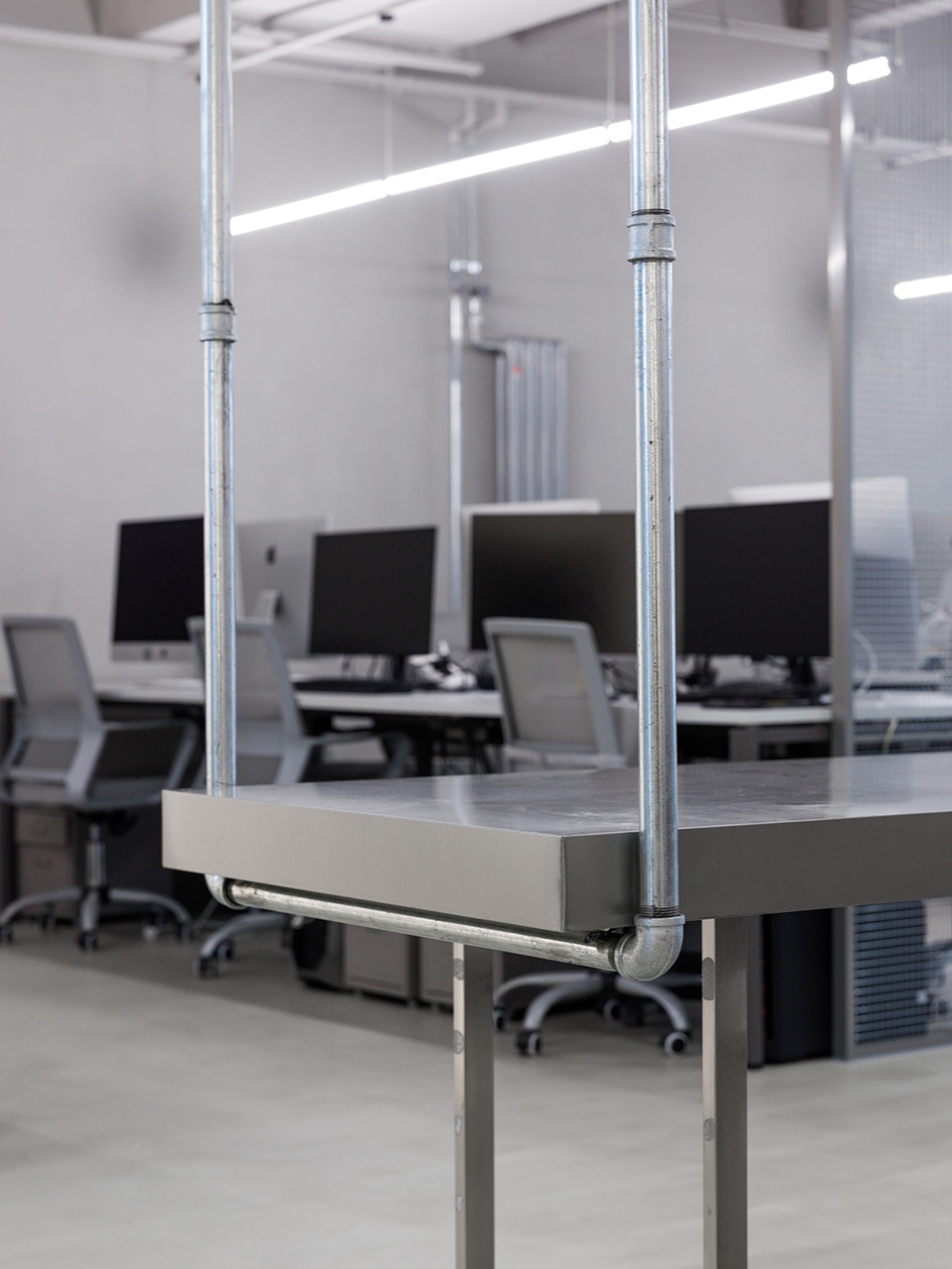 辦公室裝修設(shè)計,粗狂的線條走進工業(yè)之美！(圖3)